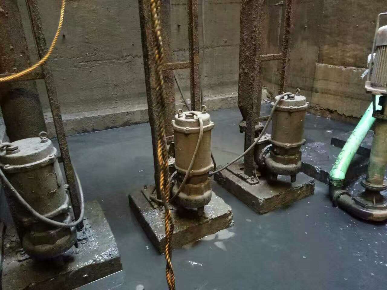 宛城污水池清理